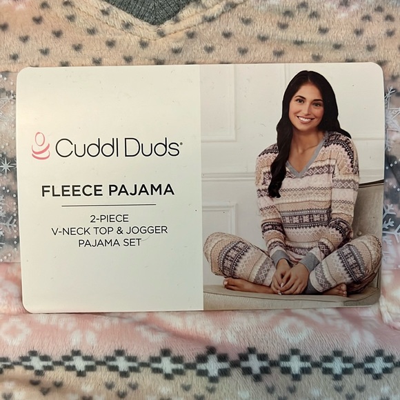 Cuddl Duds Other - NWT Fleece Pajama Set